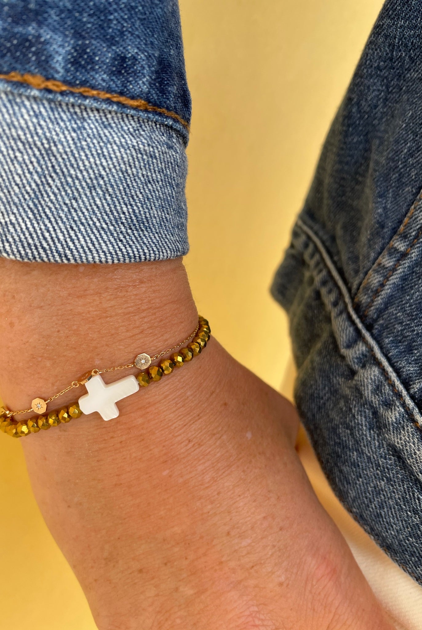 Cala Rossa_perle facette dorée-croix nacre