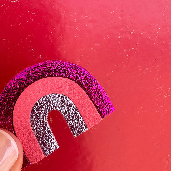 broche arc en ciel fushia