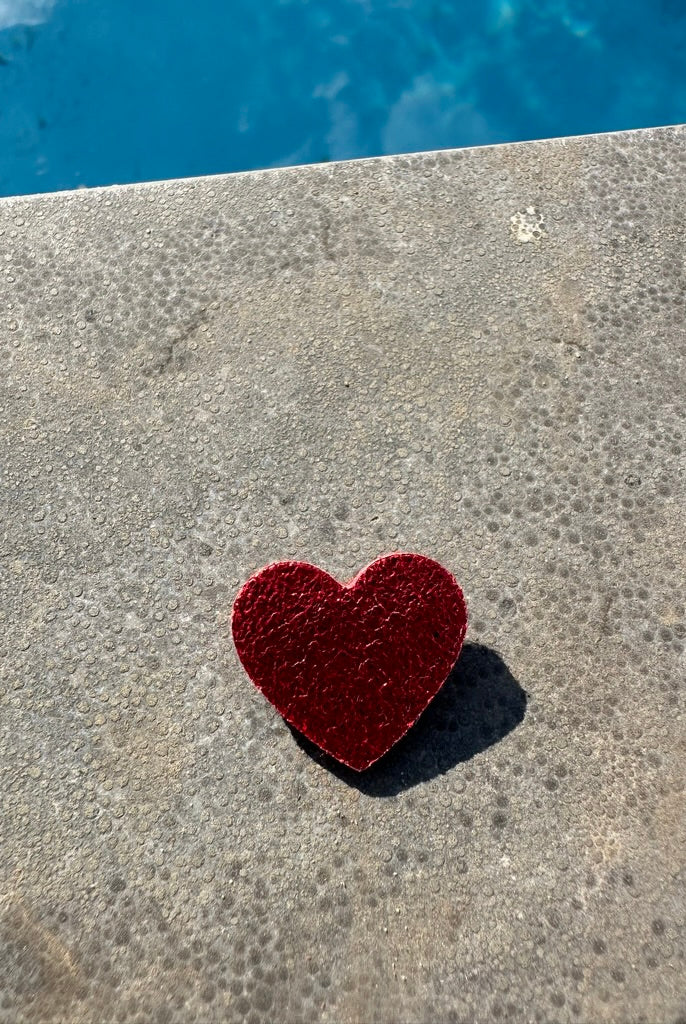 broche coeur rouge