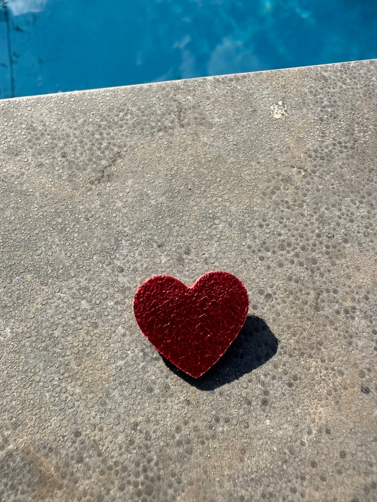 broche coeur rouge