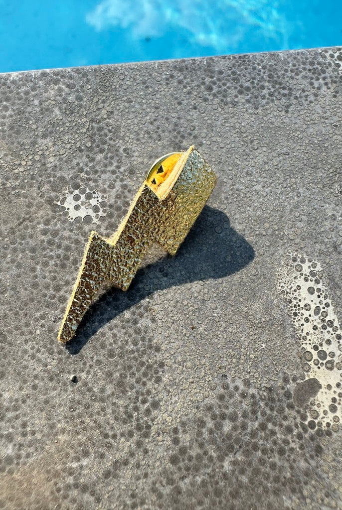 broche tonnerre dorée