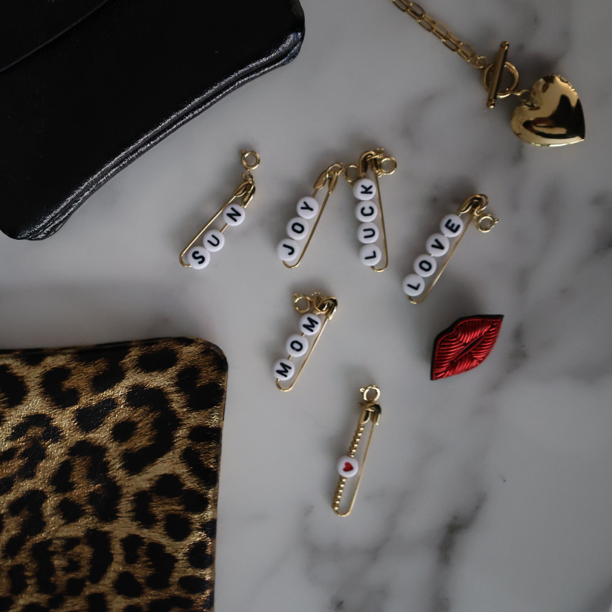 broches charm's collier coeur