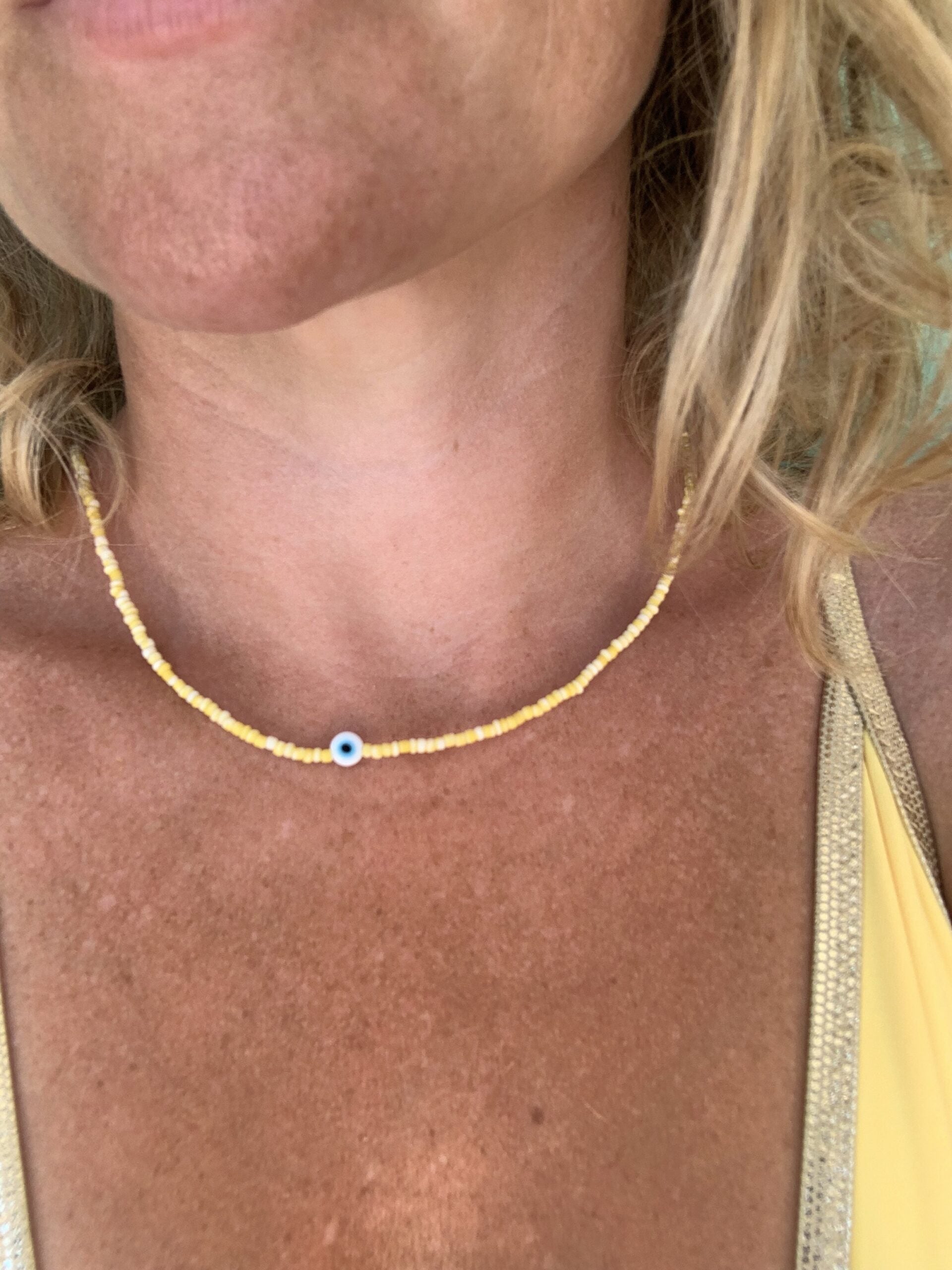 collier oia jaune
