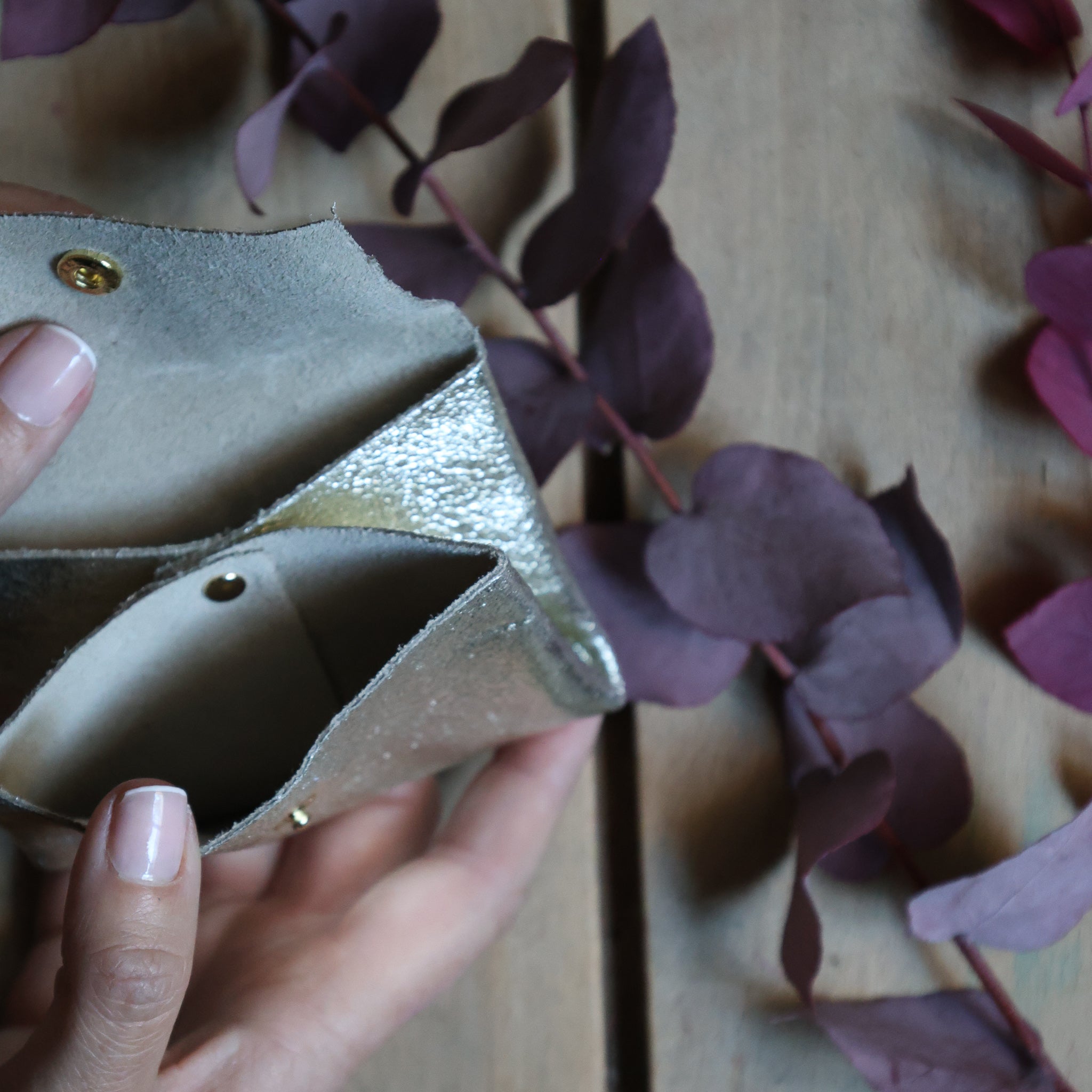 porte cartes en cuir metalise argent