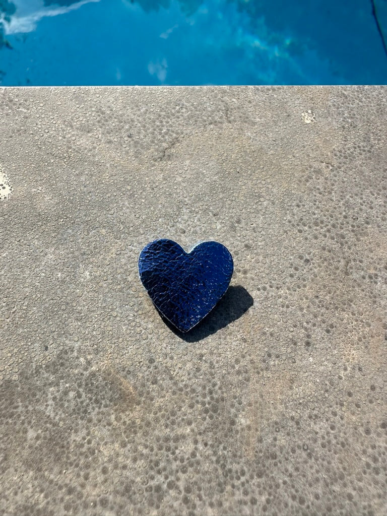 broche coeur bleu roi