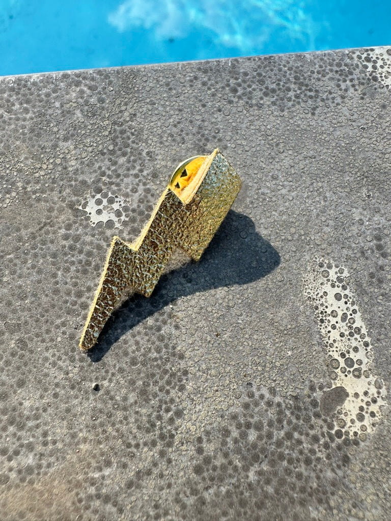 broche tonnerre dorée