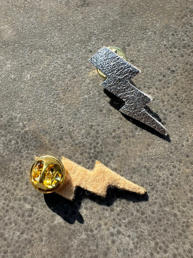 duo broches tonnerre or et argent